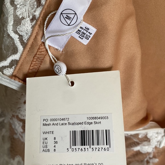 Mesh and Lace Scalloped Edge Skirt - Picture 5 of 5